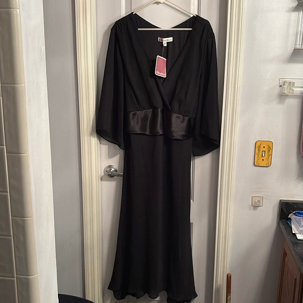 Silhouette formal black dress brand new size 24W with satin tie back